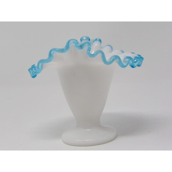 Vintage Fenton Aqua Crest Ruffled Edge Vase 4 1/4 H x 4 1/2" W x 3 1/4" D No chi - Picture 7 of 10
